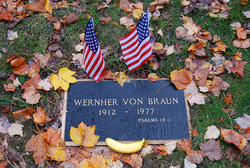 Wernher von Braun grave