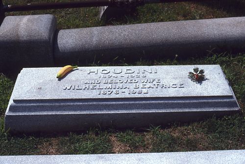 Harry Houdini grave