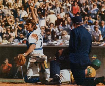 Yeager catches Ferguson's throw to nail Bando at the plate!